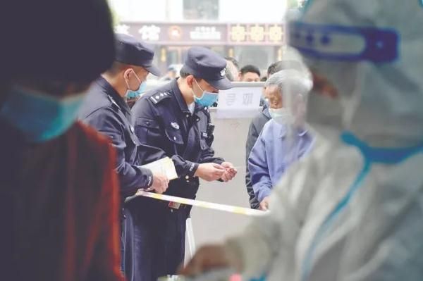 上海黄浦区新增13例重症，从涉5省抵安徽蚌埠固镇县:上海黄浦区疫情轨迹