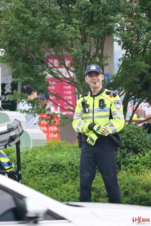 2026公安换新式警服图片视频-2026公安换新式警服图片视频发现一款V.98.52.54.82