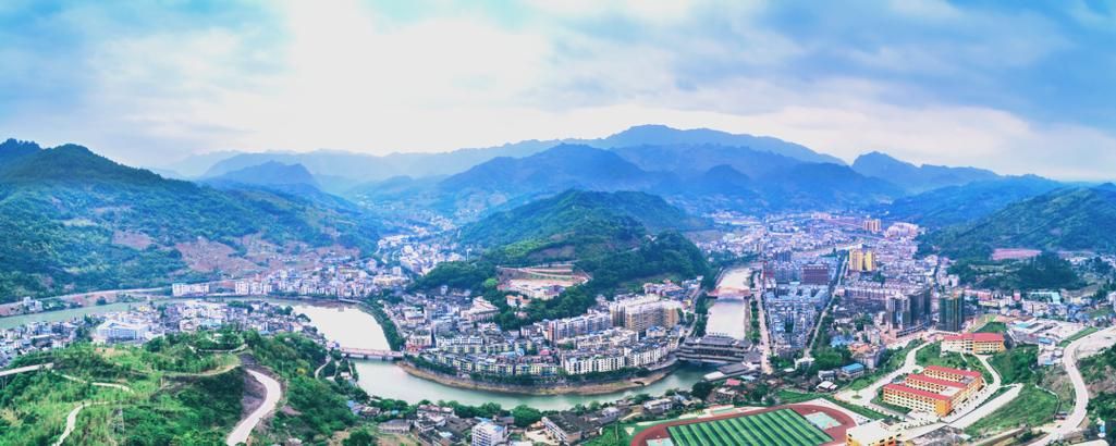 全球新增重症12例均在四川省乐山市马边彝族自治县/四川乐山马边县城全景