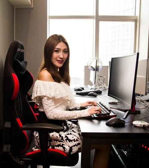 性感美女抠逼/玩家体验科技性感美女抠逼